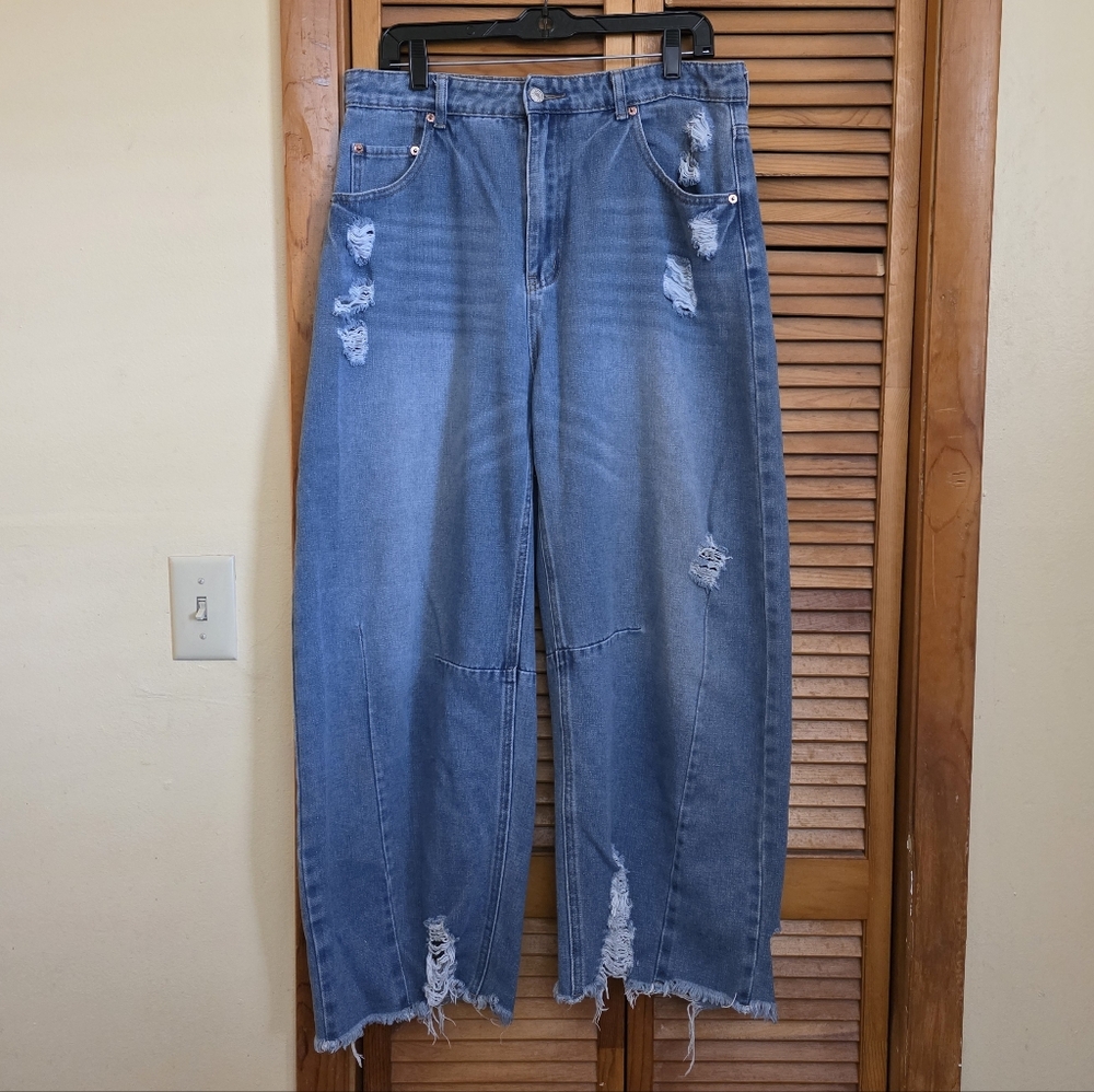 EUC Women's Distressed Barrel Style Boyfriend Jeans Plus Size 14